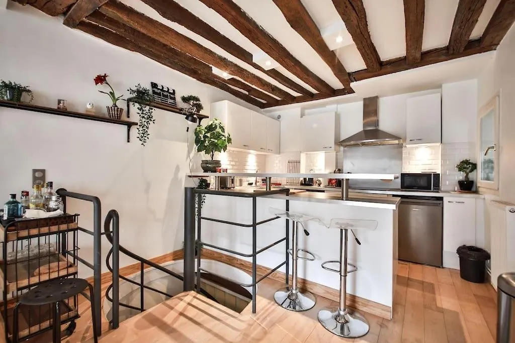 Apartamento Typical Parisian Duplex#4Pers#Le Marais 0*,  Francia