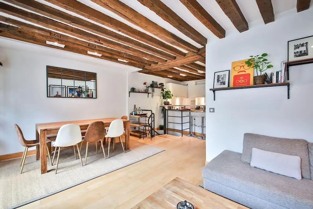 דירות Typical Parisian Duplex#4Pers#Le Marais 0*, פריז צרפת